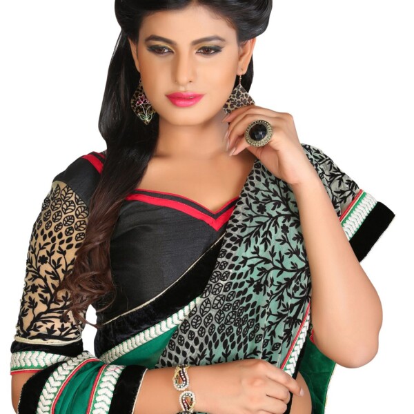 Akriti Green & Black Traditional Saree With Matching Blouse Piece